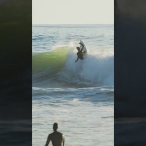 Surfing Glassy Pointbreak Wall