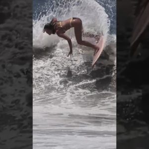 Hayanna Comes In On This One  #surfing #balisurf #surfers