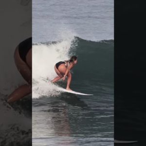 Jasmine Finds A Clean Wall At the Sandbar #surfingbali #surfers  #surfing