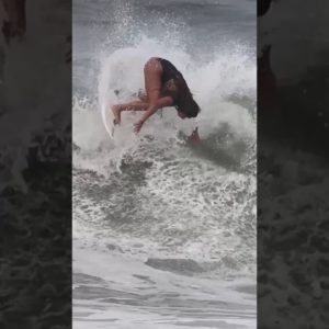 Taina's Double Hit #surfing #balisurfing #surfers